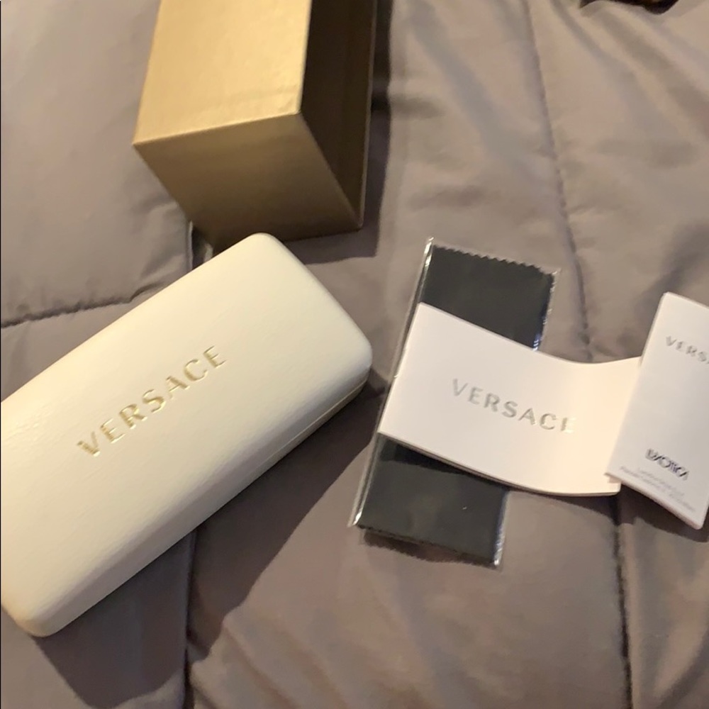 Sunglasses - Picture 3 of 4